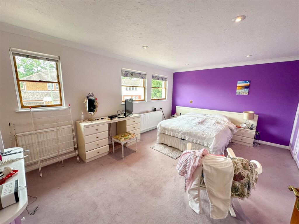 2 Rawlins Close, N3 (13).jpg
