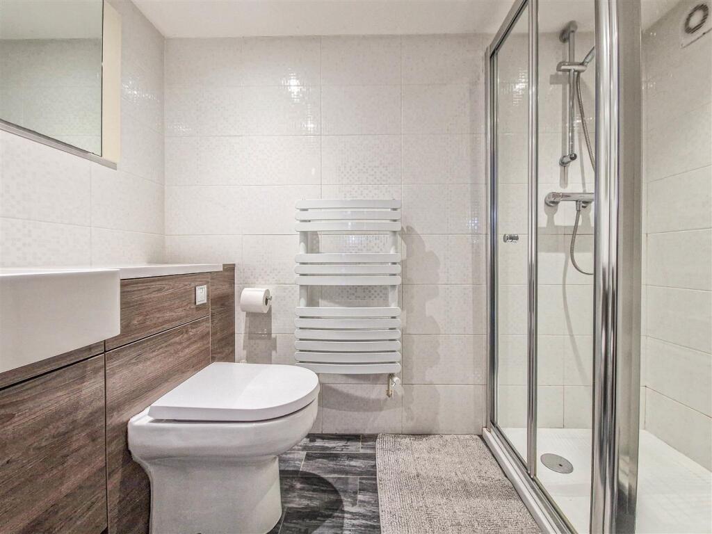 Guest shower room/w.c