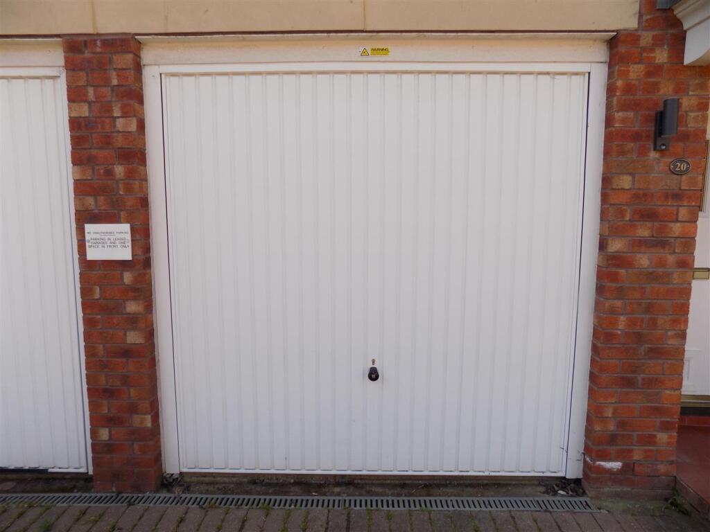 Garage door.JPG