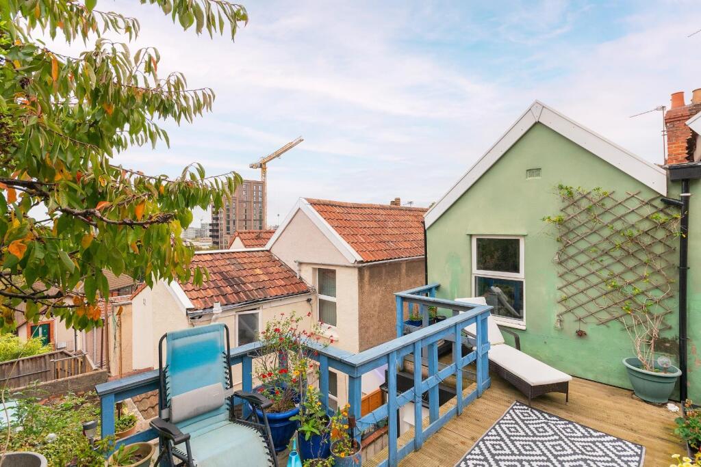 2S0HTN - External H.jpg