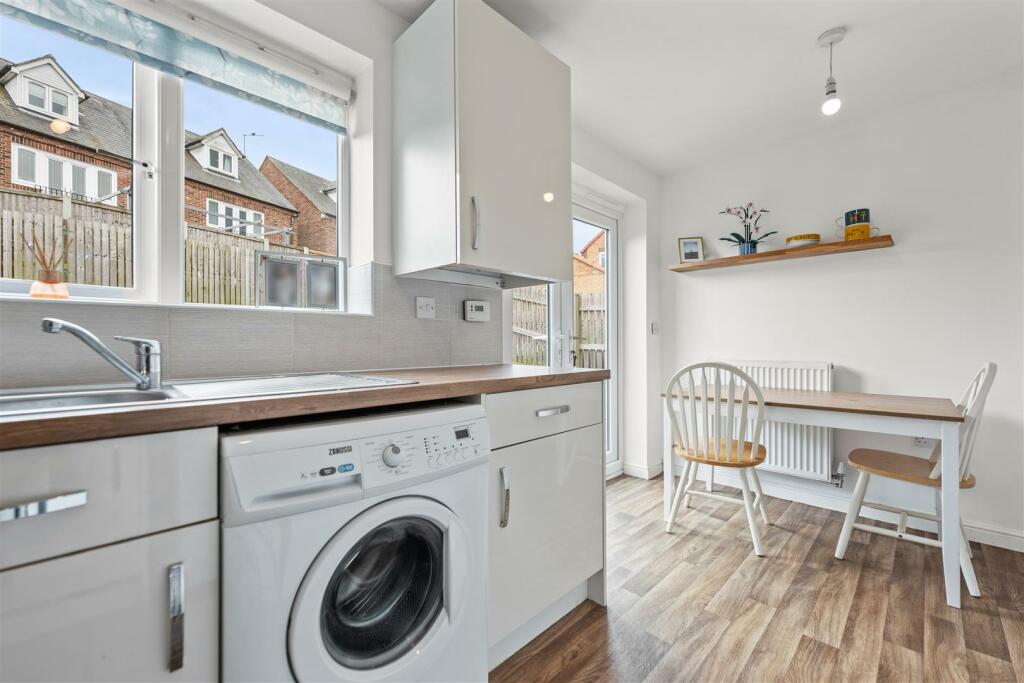 153 Masefield Avenue-03.jpg