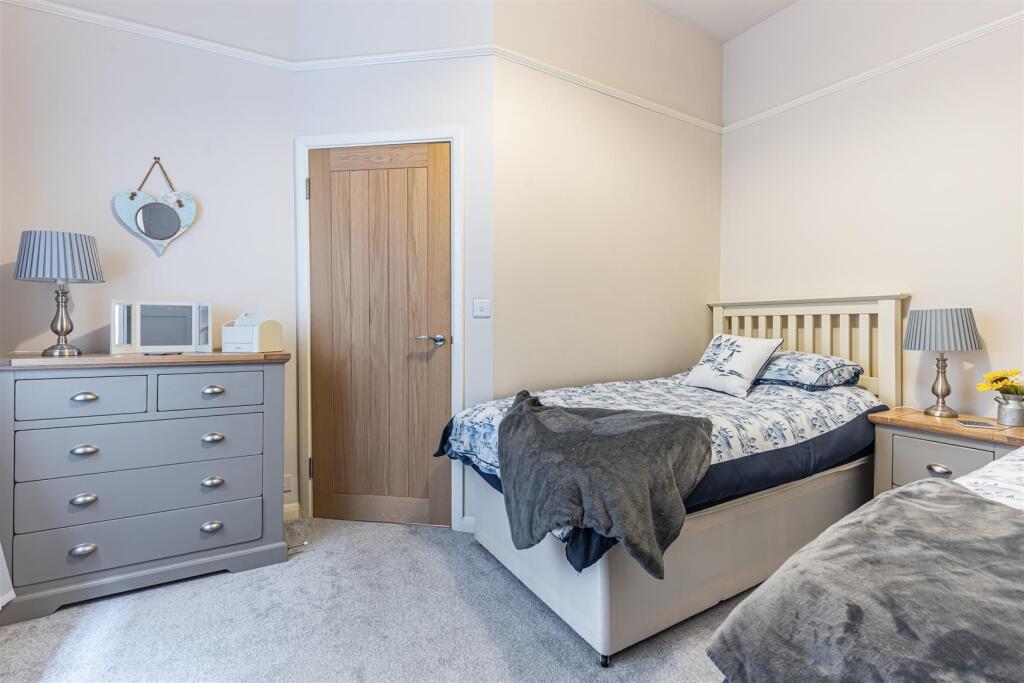 A12 - 18 Fairfax Place Dartmouth, Flat 1 - 250207.