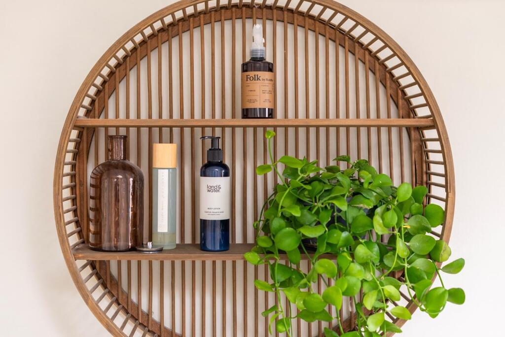 0C2RBN - Bathroom A.jpg