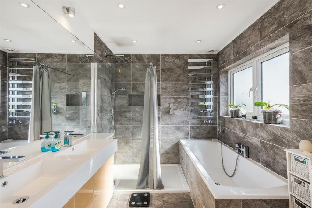 En-Suite Bathroom