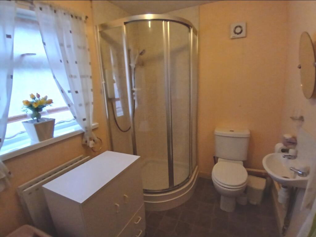 GROUND FLOOR SHOWER ROOM