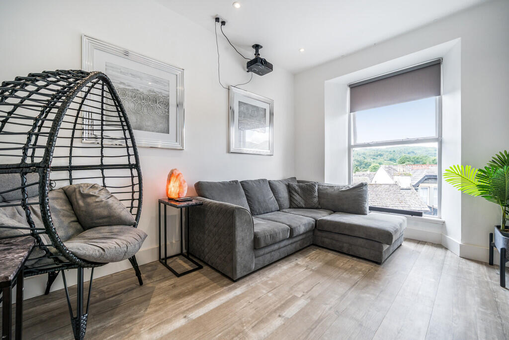 Bedroom 1/Cinema ...