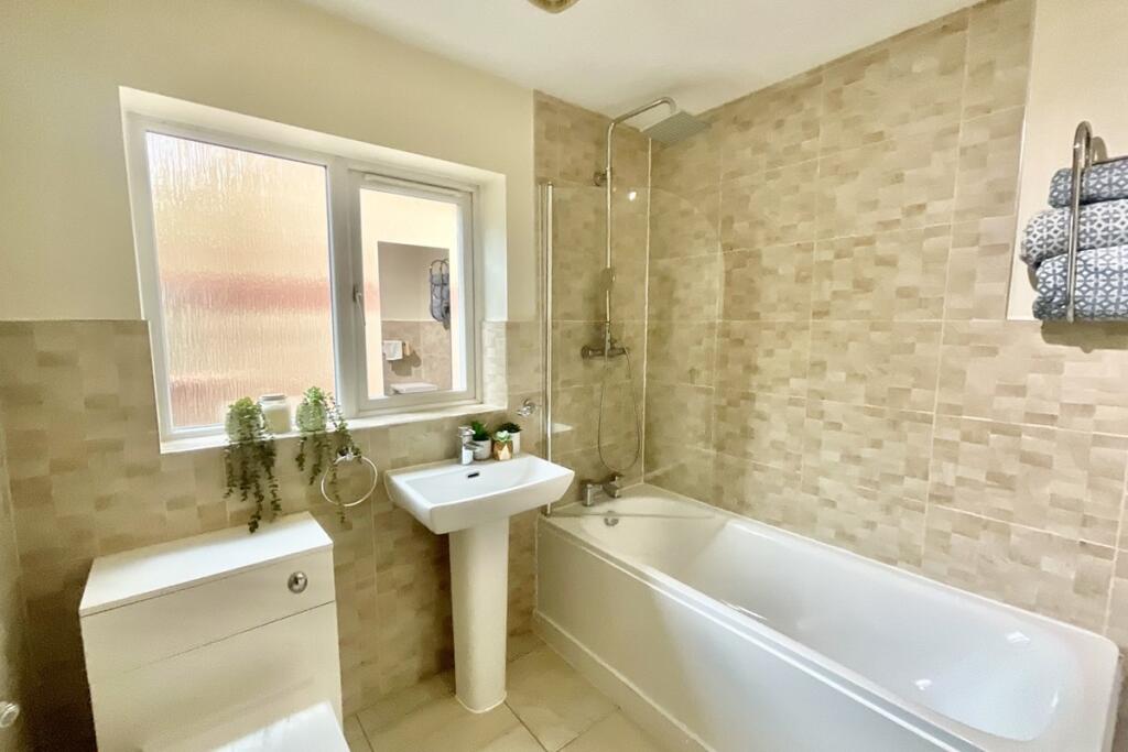 Family Bathroom 
