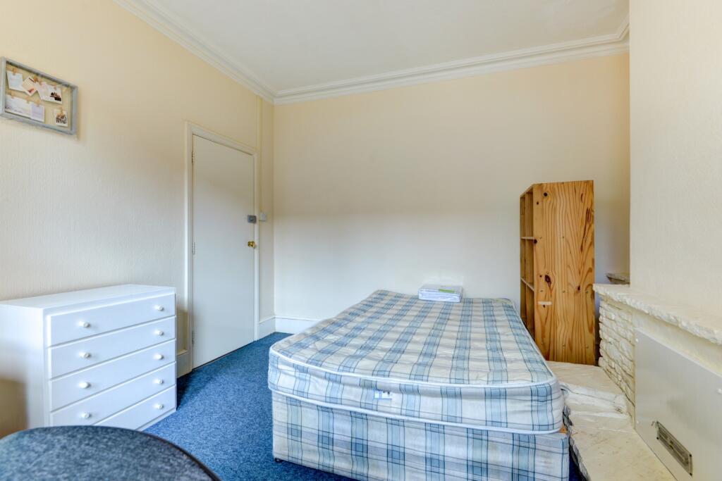 73 Hythe Road Bedroom 1 (1)