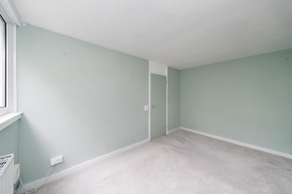 Flat 79 Mountbatten Square, Ward Royal, Windsor, SL4 1SZ