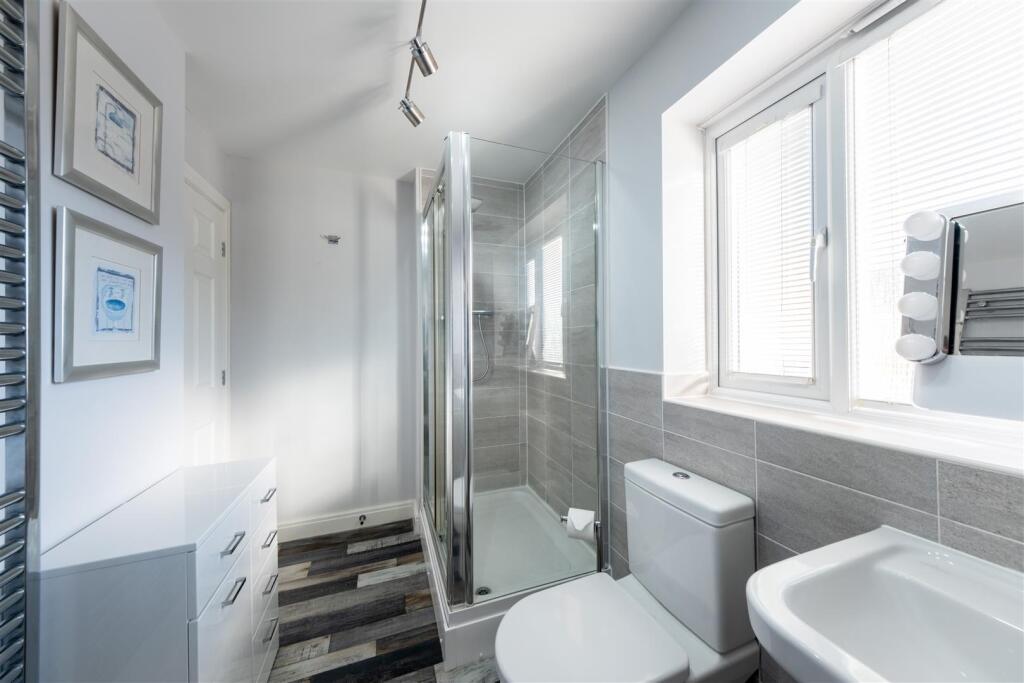 27 Shakerley Close-024.jpg