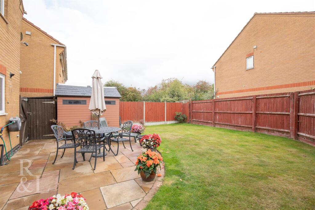 1 Glenalmond Close (15).jpg