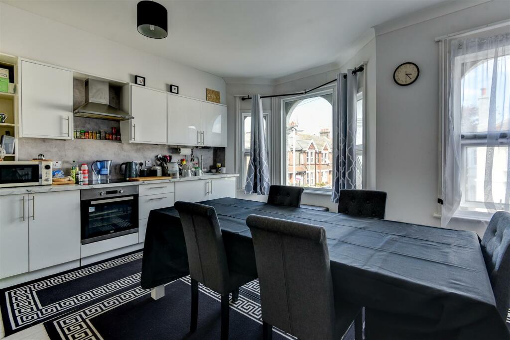 3Eastcourt-11.jpg