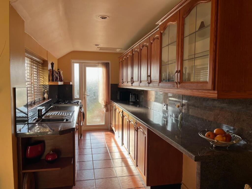 kitchen 2.jpg