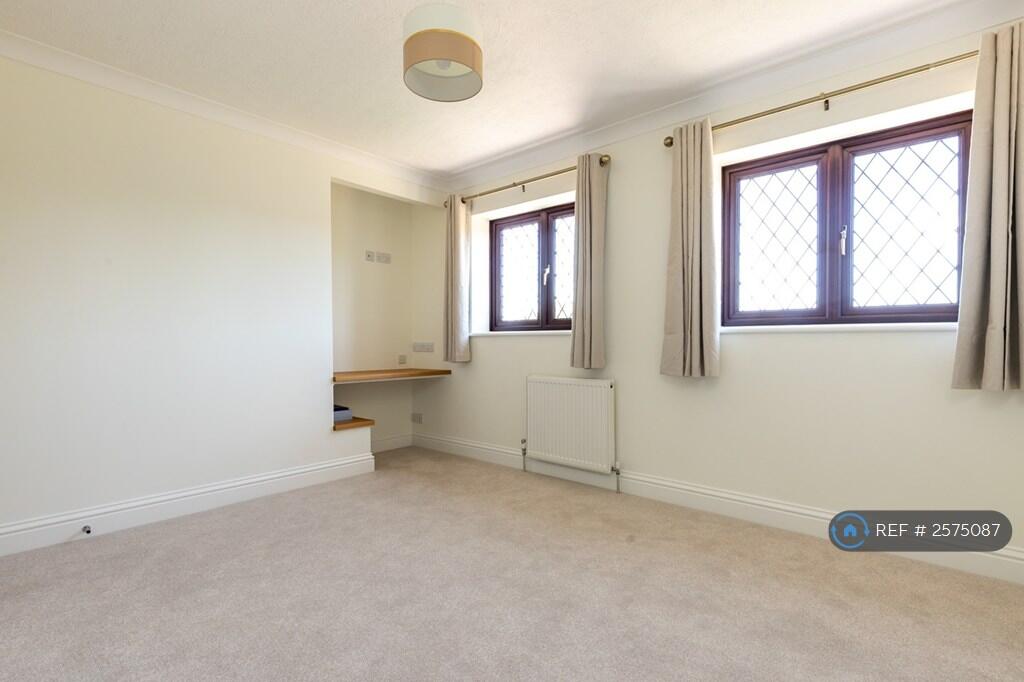 Bed 3 + Computer/Vanity Area 