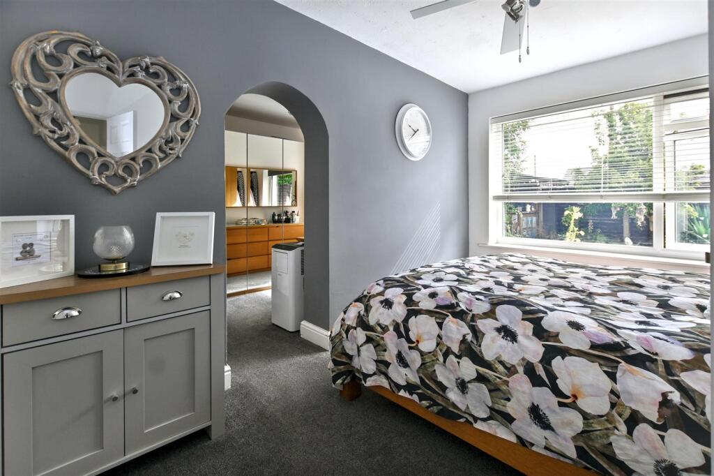 Ground Floor Main Bedroom