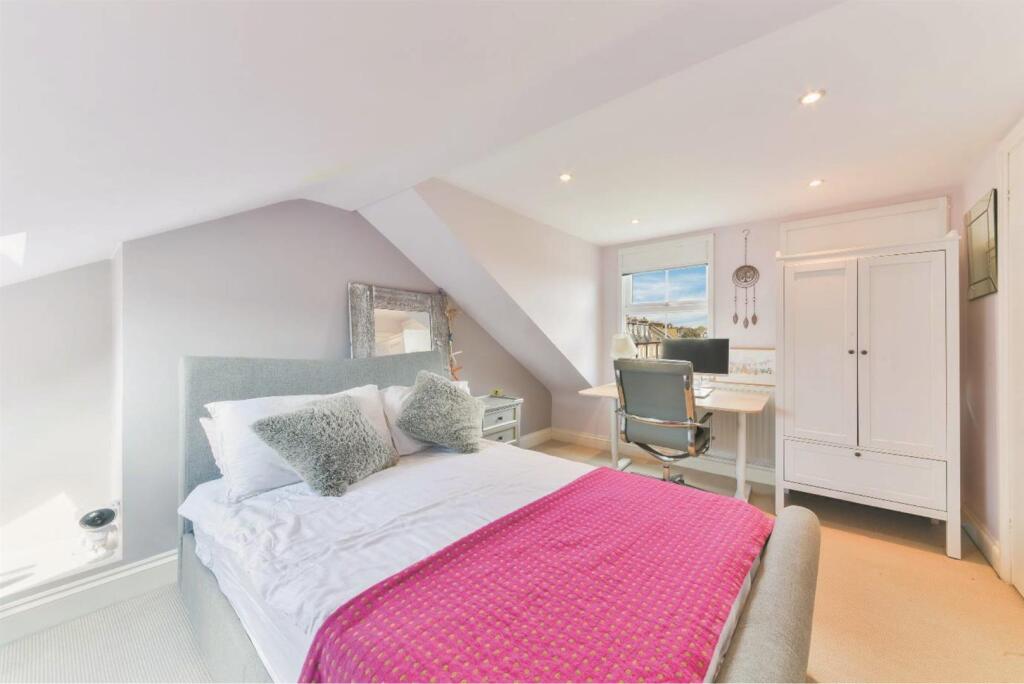 90 Lambton Road_photo 7.jpg