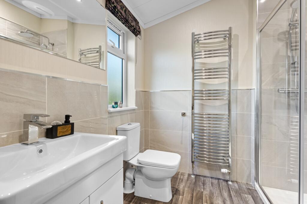 2A ENSUITE SHOWER ROOM