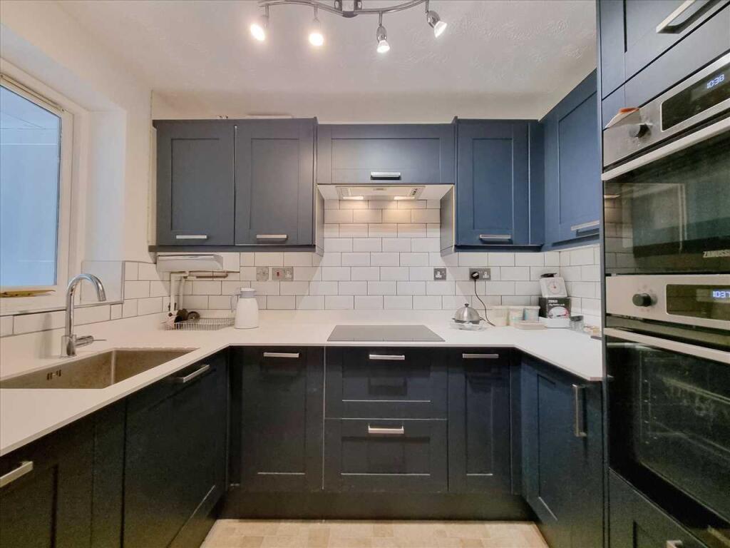 Kitchen: