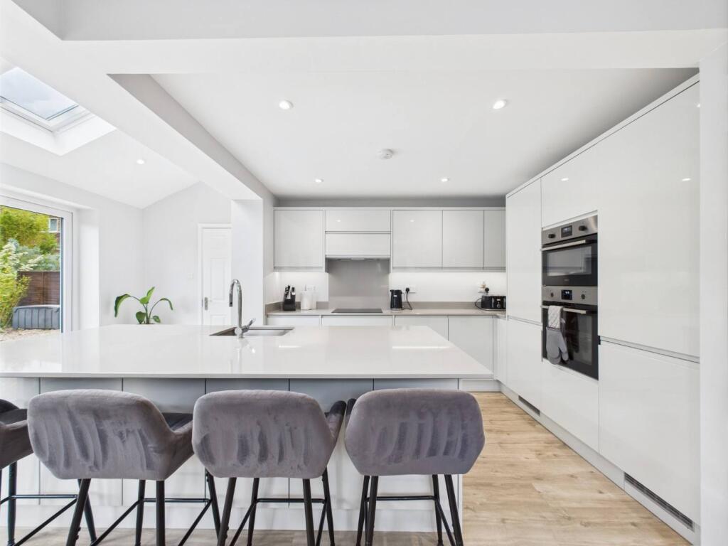 Kitchen/Dining Area