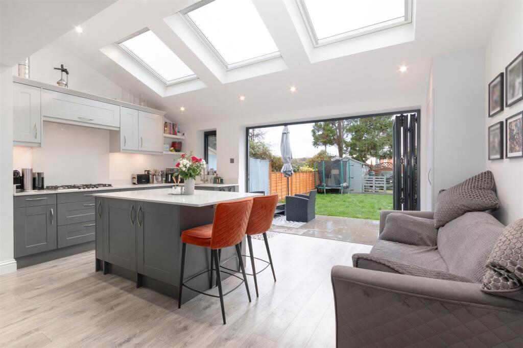 Kitchen &amp; Family Room