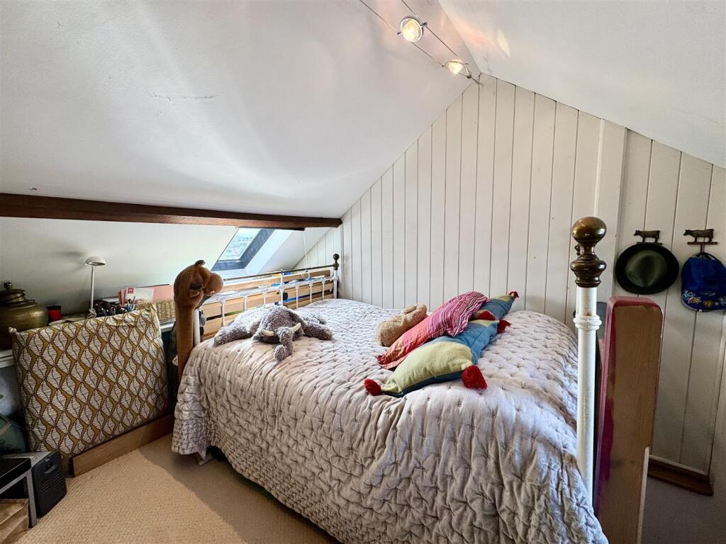 LOFT BEDROOM