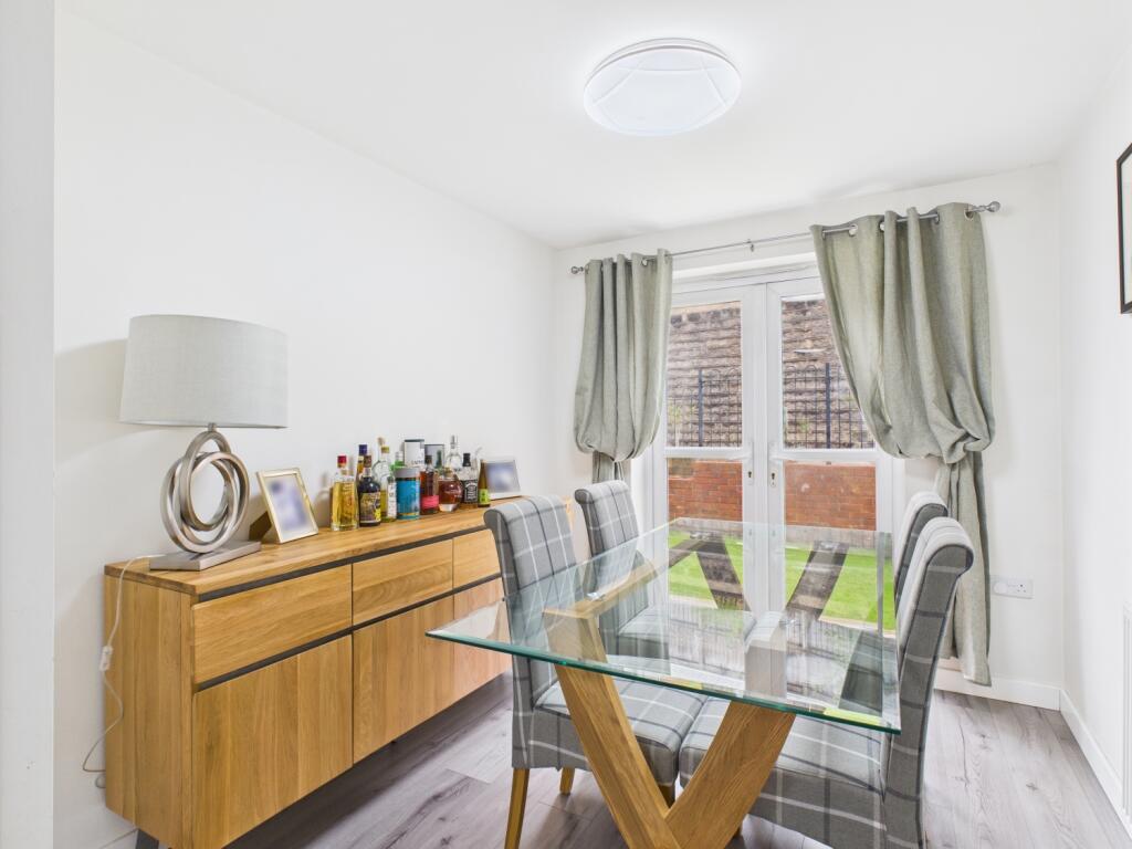 CAM03729G0-PR0094-STILL014