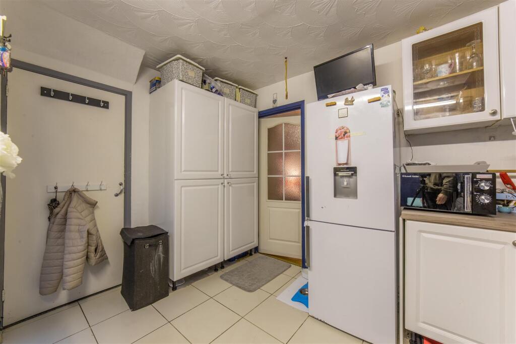 697 Monnow Way-24.jpg