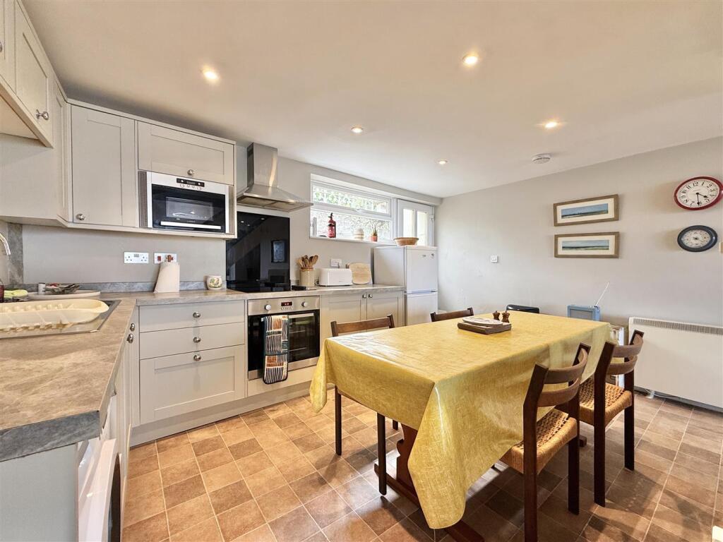 Four Decks Kitchen Diner.jpg