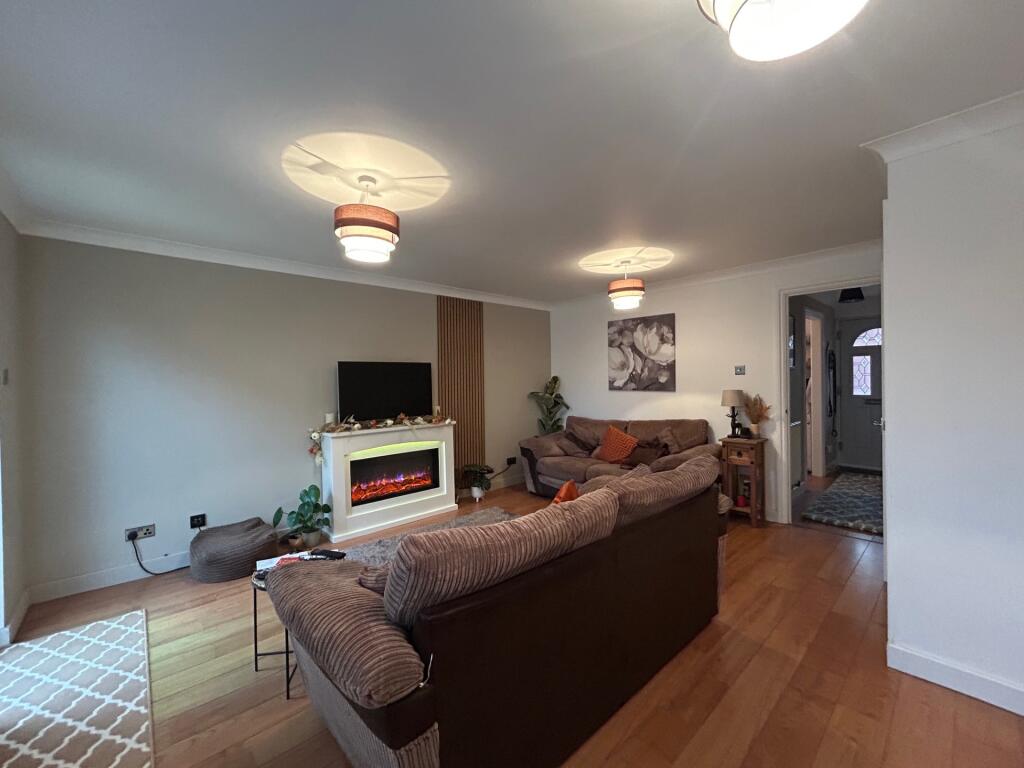 Lounge Dining Room Pic 3