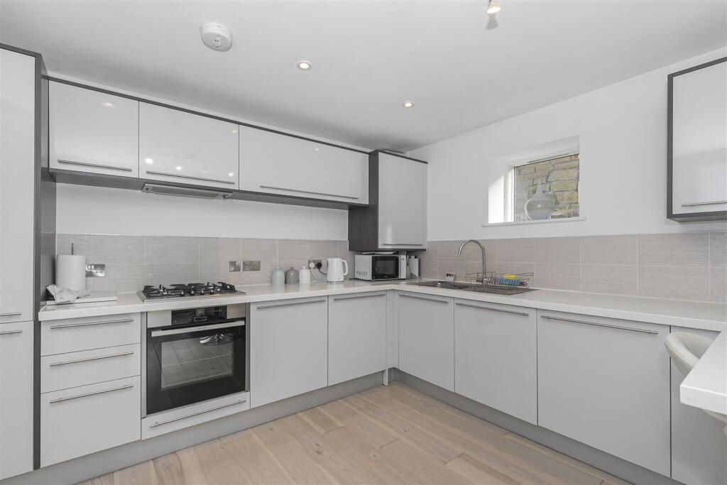 Kitchen 1.jpg