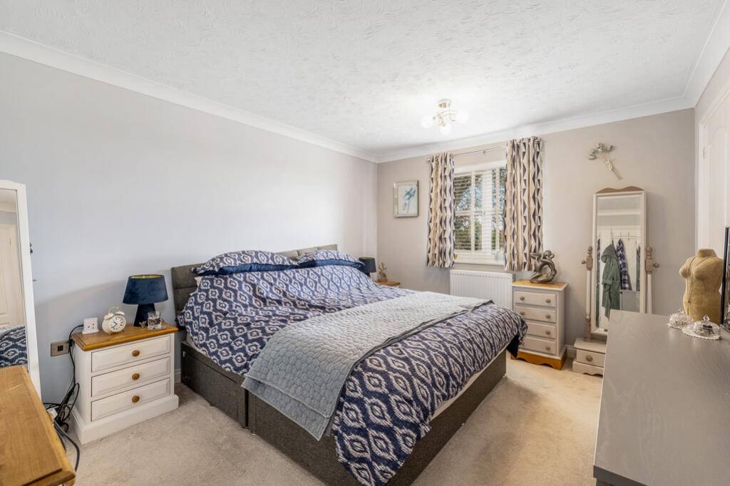 5 Richard Busby Way (Lutton)-31