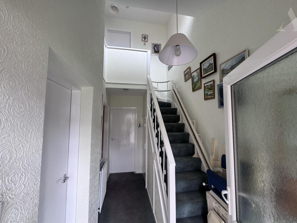 3 Gaydon Road ~hallway