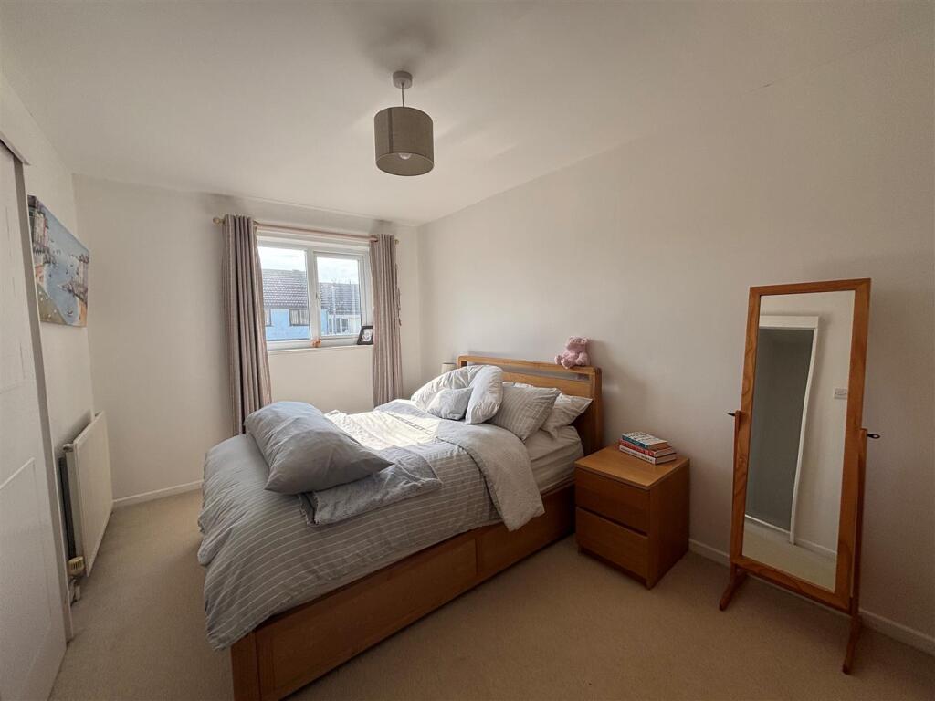 Bedroom 1.jpg