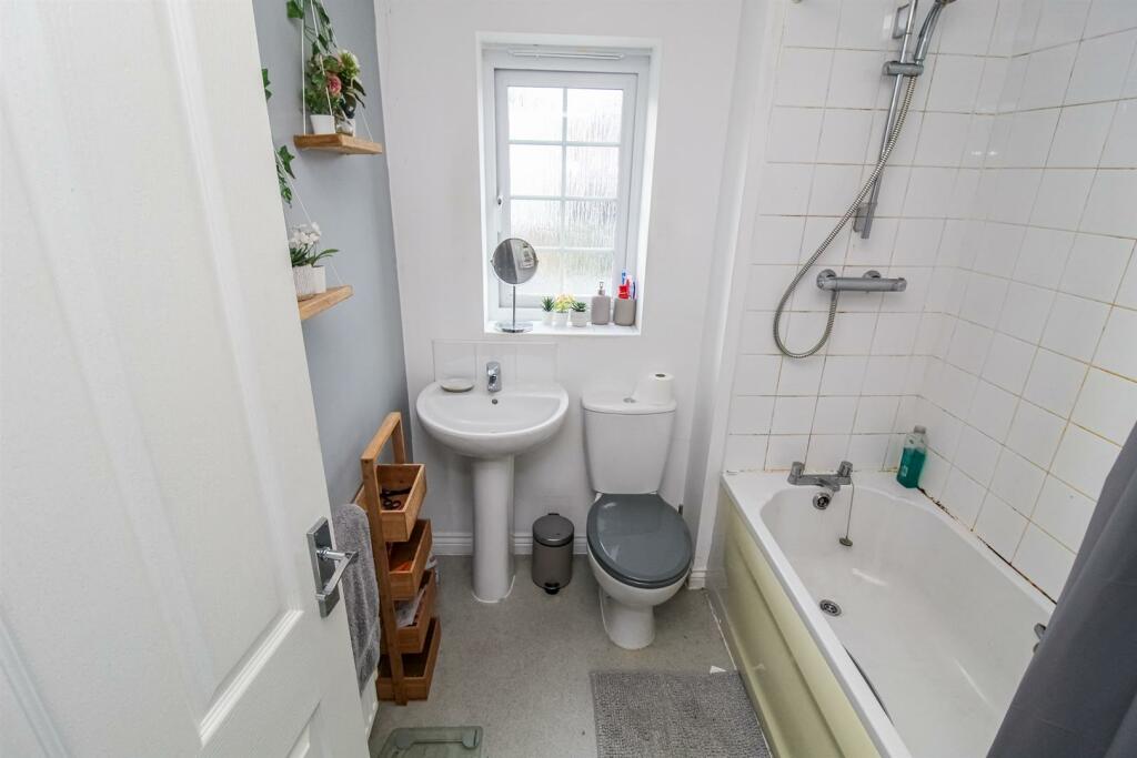 BATHROOM/W.C.