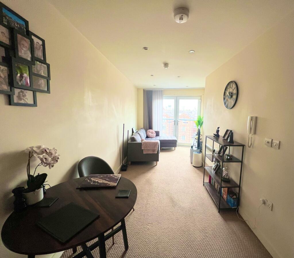 1 bedroom UNFURNISHED Flat for rent