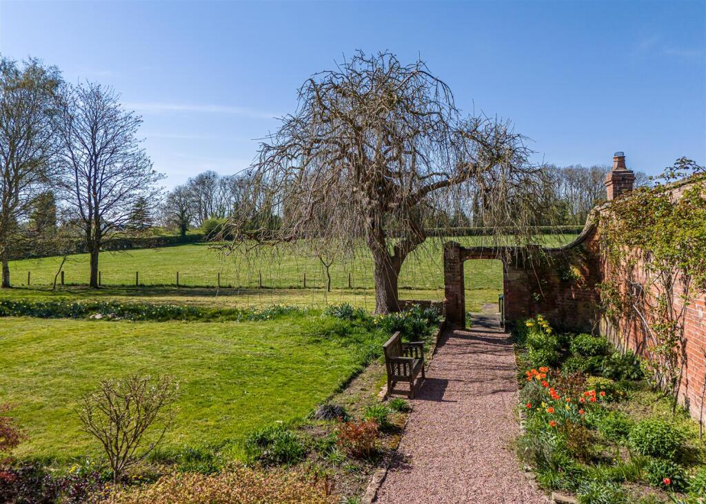 Old Manor House-APR25-Drone-02.jpg