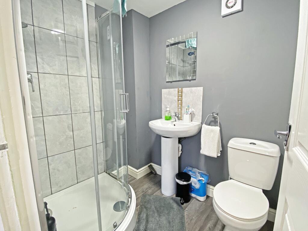 Bathroom1_47Elm