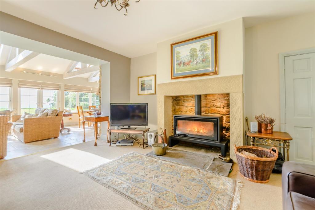 8436331-interior12.jpg