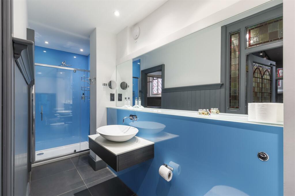 En Suite Bathroom