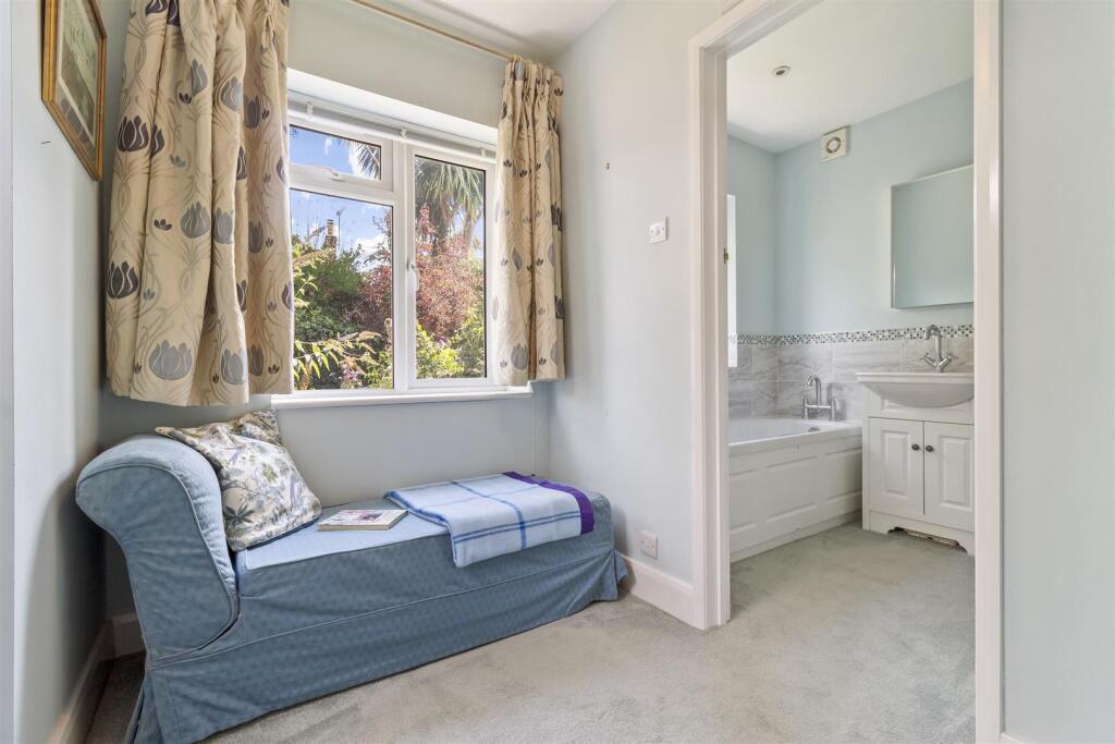 15 Foamcourt Waye_006.JPG