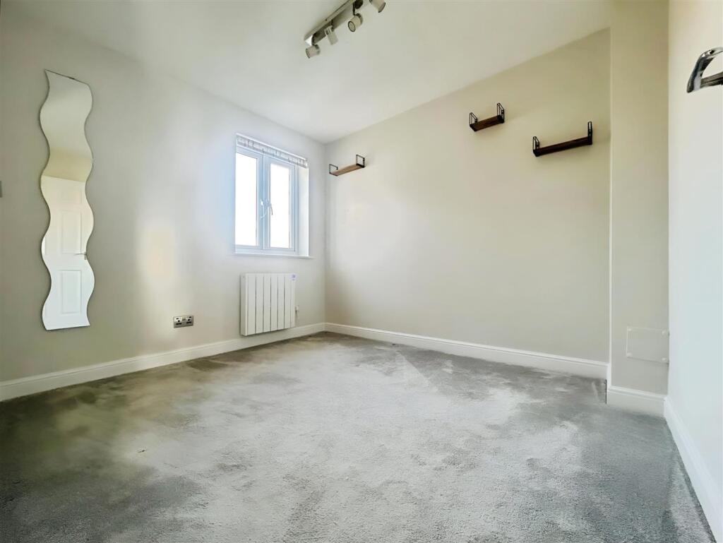 69bae824-Bedroom 202.jpg