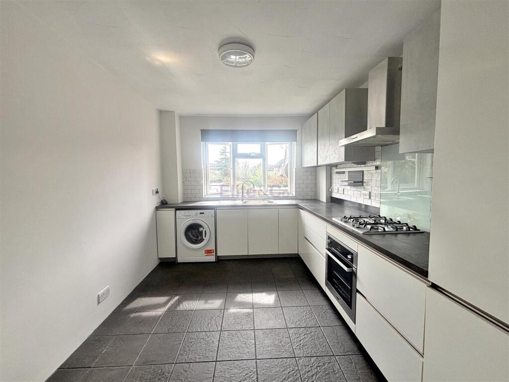Kitchen/Breakfast Area