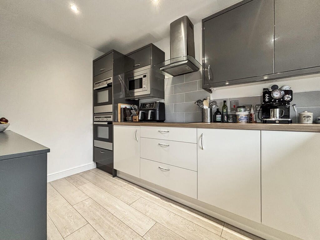 Kitchen/Family Ro...