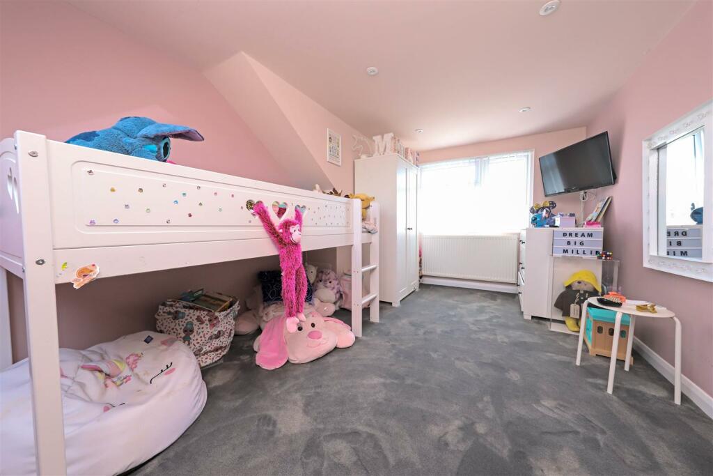 nicholas james hammy way bed 3.jpg