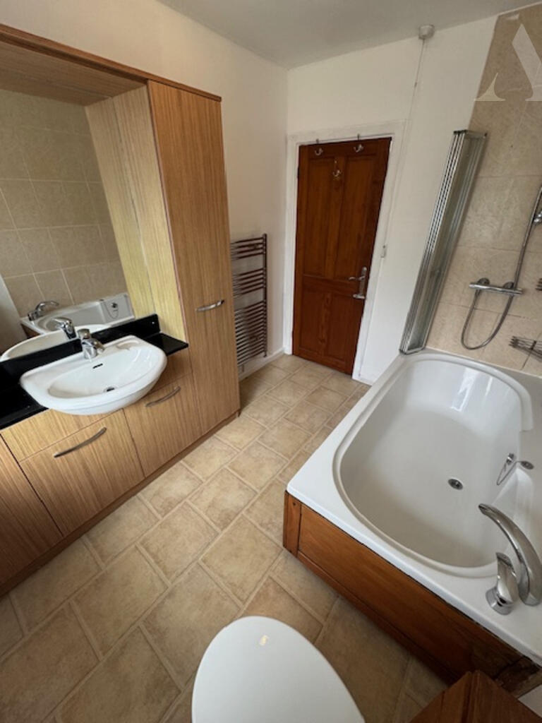 62 Sandhurst Avenue - bathroom x 2