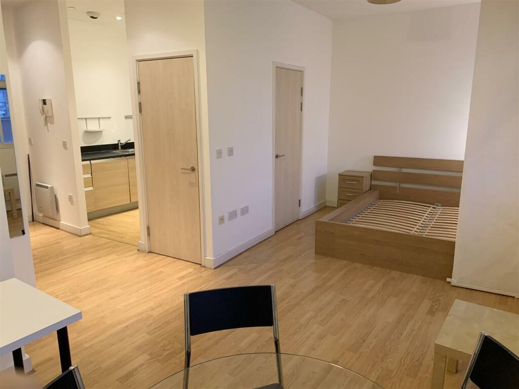 Lounge/Bedroom/Kitchen