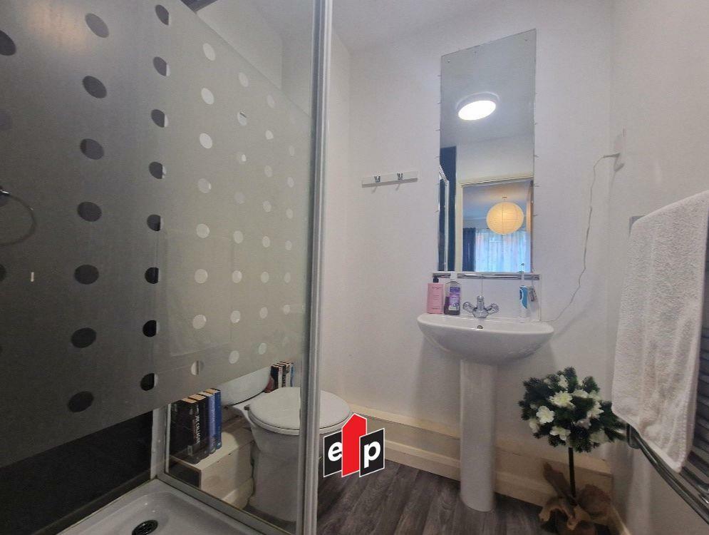 Hever Hall, Conisborough Keep - En-Suite Shower Ro