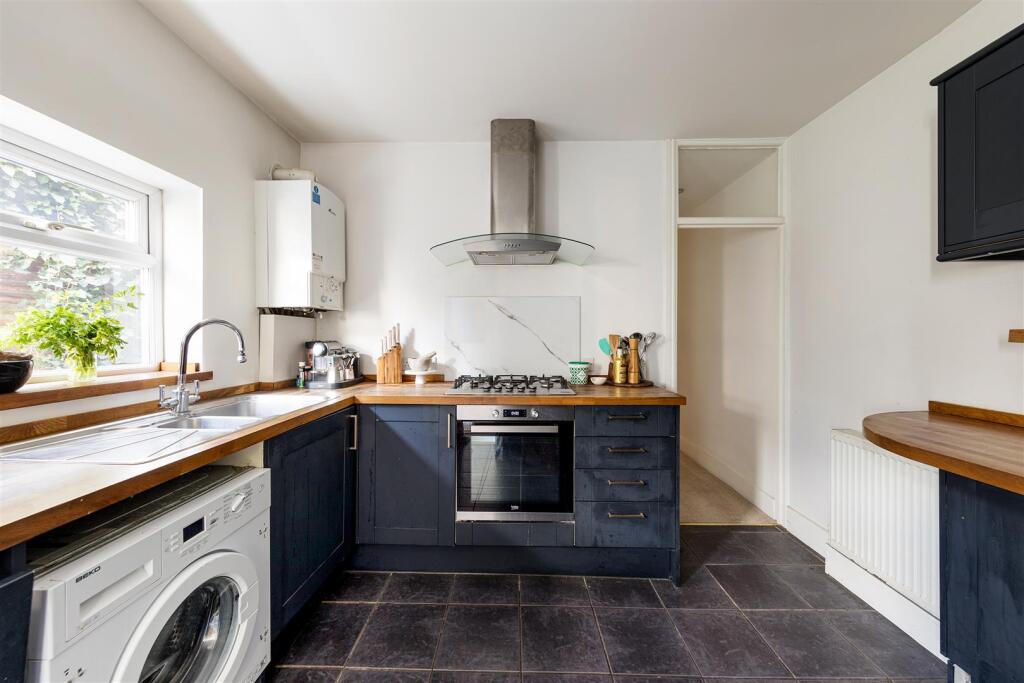 Lyndhurst Drive, E10