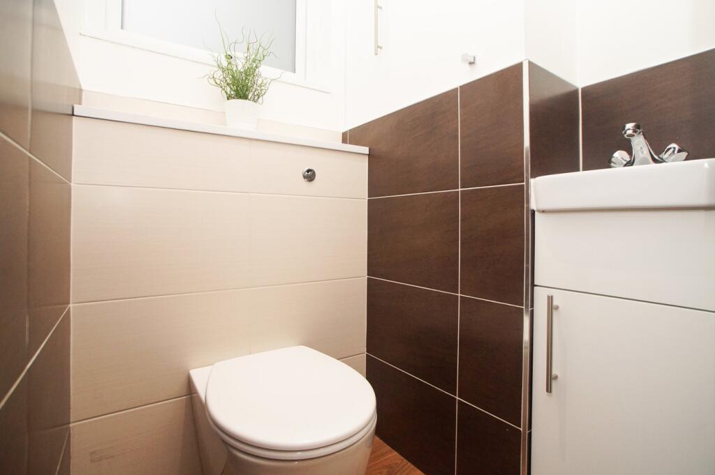 En-suite cloakroom