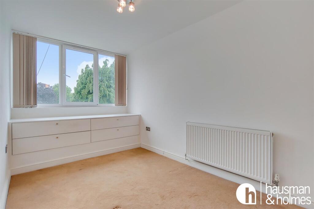 8_Bedroom_2_6.jpg